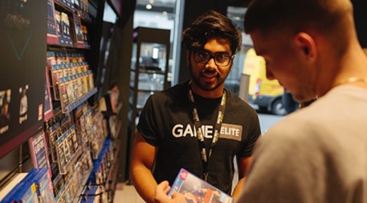 GAME store employee.001